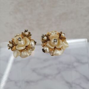 Beau Jewels Gold Toned Filigree Vtg Cluster Clip On Earrings Faux Pearl Shells